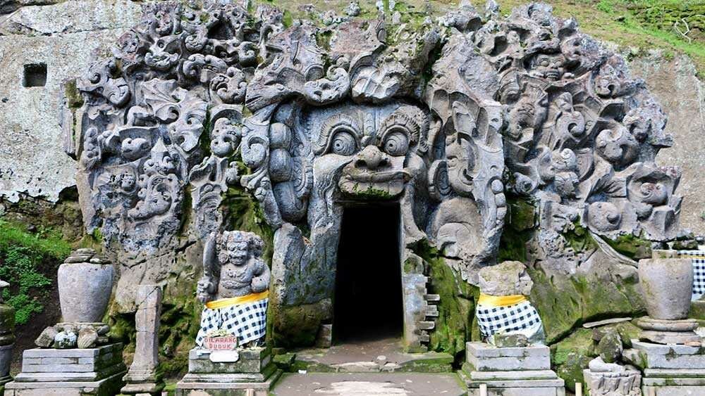 Пещера Гоа Гаджа. Бали слоновью пещеру Гоа Гаджа. Бали достопримечательности. Пещеры Элефанта. Дворец водопадов
