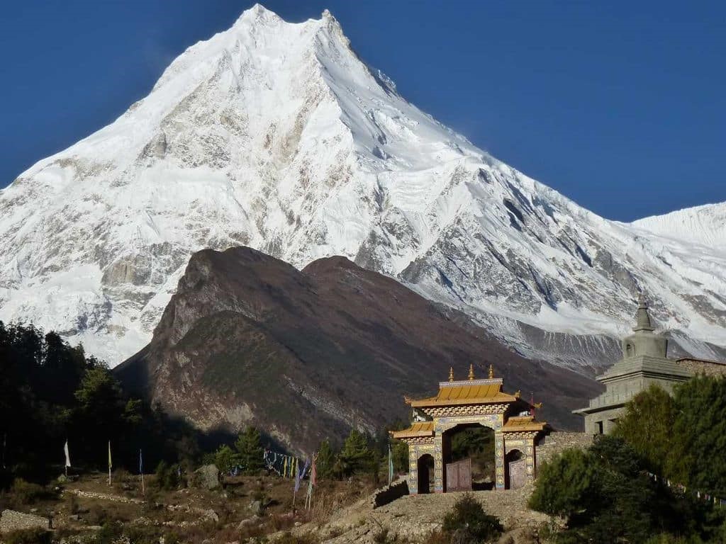 Гималаи москва. Гималаи Манаслу. Гора Манаслу Непал. Вершина Манаслу в Гималаях. Куньлунь Тибет Гималаи.